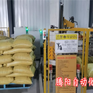 玉米壓片飼料立柱碼垛機(jī)占地小中小型企業(yè)實(shí)現(xiàn)自動(dòng)化碼垛