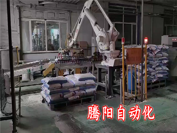 塑料顆粒碼垛機(jī)器人代替人工是一筆劃算賬